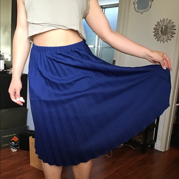 Gorgeous Vintage Pleated Midi Skirt - Picture 3 of 6